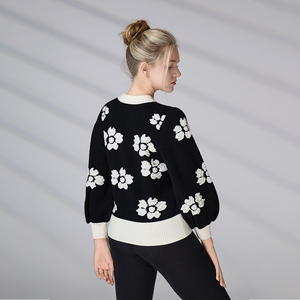 Pull tricoté personnalisé à motif floral anti-plis pour femme, idéal pour l'hiver – Fabricant de tricots - Product Image 2