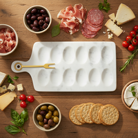Plateau de service en marbre blanc avec rainure pour œufs, plateau à dessert en marbre naturel avec fourchette en métal pour le thé de l'après-midi