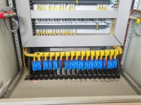 Panel de Control PLC Industrial OEM ODM, Gabinete a Prueba de Polvo IP54 de Bajo Voltaje para Sistemas de Distribución de Energía y Tratamiento de Aguas Residuales