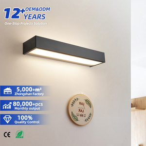 โคมไฟติดผนังอะลูมิเนียมทรงสี่เหลี่ยมสีดำ ไฟ LED 3500K แสงวอร์มไวท์ สำหรับห้องน้ำ ดีไซน์มินิมอล - Product Image 1