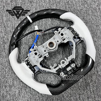 Volant de voiture en cuir perforé blanc en fibre de carbone personnalisé adapté pour Lexus IS350 GS350 GS300 IS250 RC350 LS UX IS ES