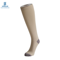 Chaussettes de compression sportives tricotées pour hommes et femmes, idéales pour la course à pied, le marathon, les varices et le cyclisme (vente en gros)