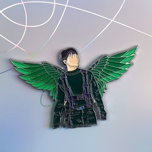 Échantillon gratuit personnalisé TV personnage acteur chanteur design doux dur émail broche badge lueur dans l'émail foncé or métal épinglettes pour chapeau - Product Image 6