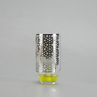 Diffuseur d'arômes à brancher et diffuseur de parfum à brancher avec décoration métallique