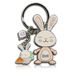 주문을 받아서 만들어진 고품질 개인화된 디자인 금속 연약하고 단단한 사기질 로고 만화 keychain