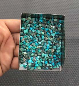 Collection de 50 pierres précieuses de chrysocolle naturelle, pierres brutes non traitées, coupées à la main, minuscules, brillantes, pour la fabrication de bijoux, perles de 6 mm, troisième qualité - Product Image 4