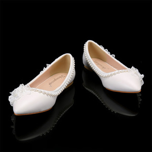 All'ingrosso nuove scarpe comode da <span class=keywords><strong>donna</strong></span> scarpe casual da <span class=keywords><strong>donna</strong></span> in <span class=keywords><strong>pelle</strong></span> sintetica di alta qualità con perle di pizzo bianche scarpe da sposa - Product Image 5
