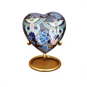 Urne Cœur Traditionnelle en Émail Bleu avec Support en Laiton, Décoration Florale Papillon pour la Maison - Product Image 1