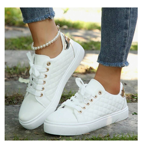 Deve avere scarpe Casual Sneakers bianche minimaliste con scarpe sportive metalliche resistenti per tutto il giorno scarpe Casual Comfort - Product Image 1