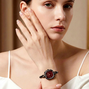 Nuevo Reloj de Mujer con Esfera Octogonal, Correa de Acero Trenzado y Movimiento de Cuarzo Resistente al Agua - Product Image 1