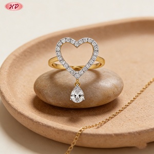 เครื่องประดับเฮงเตี้ยน แหวนทองคำประดับเพชรซิคอนทรงหัวใจแบบเปิด พร้อมจี้รูปหยดน้ำห้อยประดับ ชุบทอง 18K เครื่องประดับแฟชั่น - Product Image 1