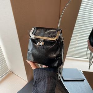 Bolso de Mano Mini de Diseño Personalizado, Lujoso, Suave, Color Negro Plateado, de Alta Calidad, de Cuero, con Cadena Cruzada para Mujer - Product Image 6