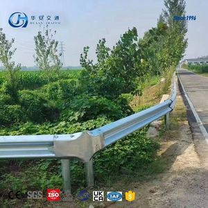 Barandilla de Seguridad para Carreteras con Estructura en W Resistente a la Humedad, Completa con Postes y Terminales, Ideal para Carreteras Costeras en SEA - Product Image 1