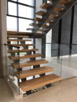 Escaliers modernes à double quille de qualité supérieure pour escalier Mono Stringer visible en bois moderne d'intérieur pour Villa