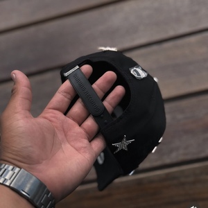 Cappellini da Baseball Personalizzabili con Ricamo 3D, Etichette Metalliche con Strass, Visiera in Cotone Scamosciato e Fodera in Raso - Product Image 6