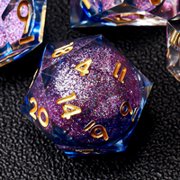 Ensemble de dés de jeu de rôle (DND) en résine écologique, faits à la main, à bords nettoyés, avec cœur liquide nébuleuse bleu mystique, 7 pièces polyédriques