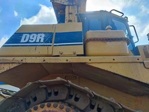 Topadora CAT D9R Usada de Alta Producción - Capacidad de Empuje y Eficiencia Superiores, Capacidad de Topado de 10 m, Motor de 410 HP, Caja de Cambios - Product Image 2