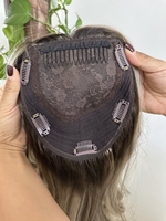 Topper de qualité salon en cheveux humains 100% naturels, couleur noir naturel 1b, base en soie, lisse, ondulé, bouclé, pour femmes blanches