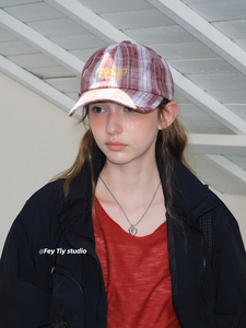 Cappellino da Baseball a scacchi rosso retrò americano per le donne, alla moda in primavera e in autunno, riducendo l'età e rendendo il viso più piccolo - Product Image 2