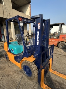 Directe verkoop van gebruikte 1,5 <span class=keywords><strong>ton</strong></span> FD15 <span class=keywords><strong>Komatsu</strong></span> heftruck met hydraulische mast en dieselmotor voor buitenlandse handel - Product Image 2