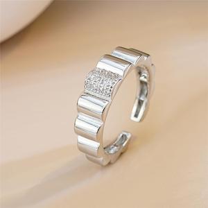 Anello regolabile con design personalizzato, gioiello unisex alla moda per tutti i giorni - Product Image 5