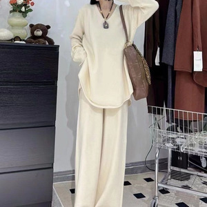Nouvel ensemble de mode pour femmes : pull en maille à col en V avec <span class=keywords><strong>pantalon</strong></span> large fluide, tenue deux pièces en <span class=keywords><strong>beige</strong></span> et noir - Product Image 2