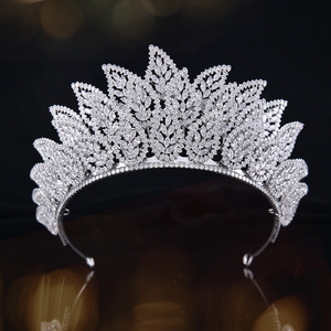 Diadème de <span class=keywords><strong>mariée</strong></span> de luxe à motif feuille, plaqué argent, base argentée, entièrement serti de zircon cubique, pour mariage, Quinceañera, concours de beauté, avec attaches à épingles - Product Image 3
