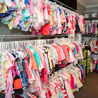 Lot de vêtements pour enfants neufs, surplus de stock, étiquettes coupées, liquidation