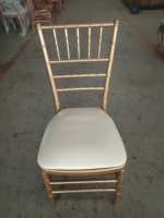 Chaise de Mariage Chiavari Démontable En Gros Blanc/Doré avec Métal et Résine Dorés pour Banquets d'Hôtel, Salles de Réception et Événements