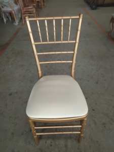 Chaise de Mariage Chiavari Démontable En Gros Blanc/Doré avec Métal et Résine Dorés pour Banquets d'Hôtel, Salles de Réception et Événements - Product Image 6