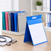 Carpeta de historias clínicas Degao A4 de plástico PP, con tapa plana y esquinas elevadas, disponible en dos tipos, para la gestión de archivos de pacientes hospitalarios.