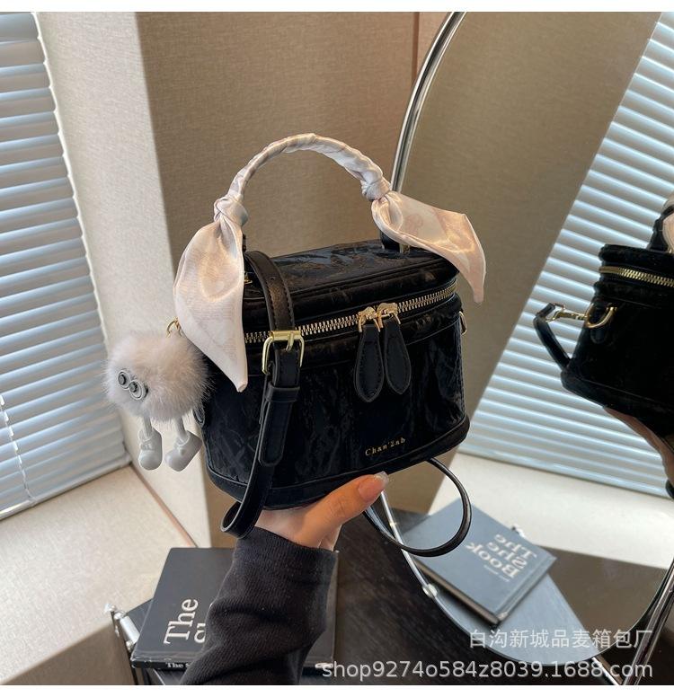 Black (with pendant)