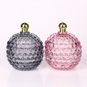 Vente en gros de pots à bougies en verre naturel parfumé, de luxe, à découpe géométrique, avec couvercle à pointe dorée, pour la fabrication de bougies, personnalisables avec logo et marque privée - Product Image 5