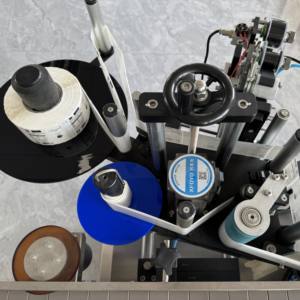 Étiqueteuse électrique ronde à grande vitesse <span class=keywords><strong>de</strong></span> bouteille d'animal familier en verre pour la boîte <span class=keywords><strong>de</strong></span> baril emballant la bière <span class=keywords><strong>de</strong></span> jus <span class=keywords><strong>de</strong></span> vin rouge avec des composants <span class=keywords><strong>de</strong></span> PLC <span class=keywords><strong>de</strong></span> moteur - Product Image 3