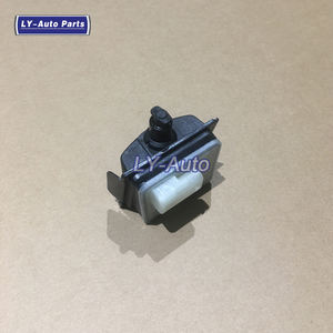 Pour <span class=keywords><strong>Mercedes</strong></span>-Benz CLA C118 Contrôle du bouchon de réservoir de carburant à verrouillage centralisé A0008206012 0008206012 A0008205003 0008205003 - Product Image 2