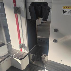 Machine d'essai universelle avec système servo électrohydraulique contrôlé par ordinateur pour les essais des métaux et des polymères - Product Image 6