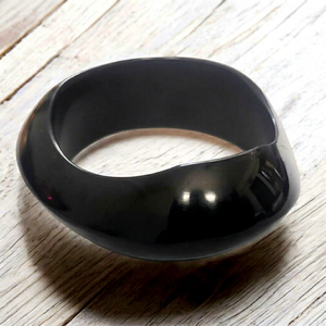 Boîte à bijoux en résine en forme de cœur, technique émaillée, couleur unie, perles tridimensionnelles, cadeau de la Saint-Valentin, cadeau de mariage - Product Image 1