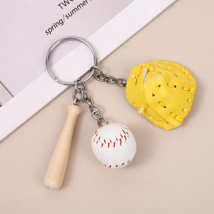 Nouveau porte-clés en cuir créatif pour baseball, ensemble de trois pièces comprenant un pendentif pour sac, pour couples, porte-clés en métal durable - Product Image 3