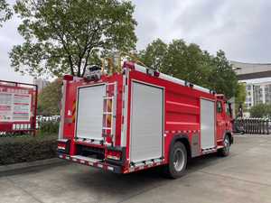 Camion de pompiers haute performance Foton 8000 litres 4x2 à eau et mousse pour interventions d'urgence en port et entrepôt commerciaux - Product Image 5