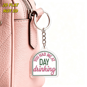 Llavero de acrílico con la frase divertida 'You Had Me At Day Drinking', tipografía rosa y verde, colgante transparente con diseño de bar humorístico - Product Image 4