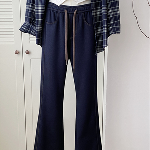 Vaqueros acampanados para mujer, elegantes y con estilo. - Product Image 1