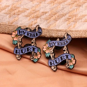 Insignia única para Halloween, broche de rótula aterrador con aguja de esmalte "Mi rodilla duele" - Product Image 2