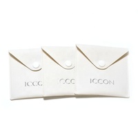 Pochette à boutons en cuir PU blanc doux personnalisée avec logo estampé argenté