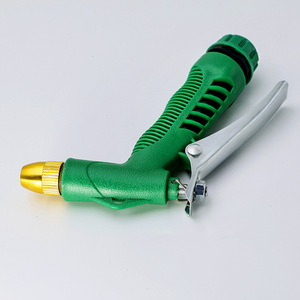 Pistola de agua de plástico con pulverizador de alta presión, cabezal chapado en cobre, flujo ajustable para lavado de autos y riego de jardines - Product Image 1