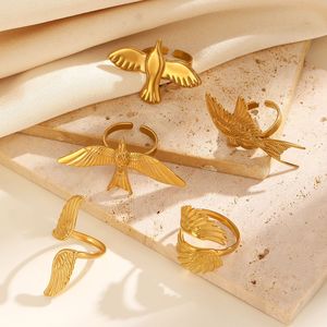Anello Vintage a Forma di Uccello in Volo per Donne, Placcato in Oro 18K, Acciaio Inossidabile, Regolabile, con Ali, Gioiello Impermeabile - Product Image 3