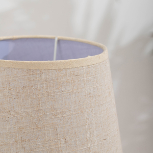 Lampe de table beige pour la décoration intérieure, abat-jour en lin, lampe de table en céramique faite à la main, lumière chaude - Product Image 4