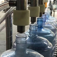 Machine de remplissage d'eau en bouteille de 5 gallons à commande manuelle bon marché