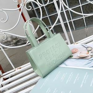 Protection personnalisée sac à main pour fille noire nouveau meilleur sac pour femme en cuir végétalien rose pour filles en relief graphique mini fourre-tout pour femmes - Product Image 4