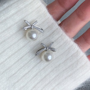 Pendientes de Plata de Ley S925 con Perlas y Lazo, con Diamantes Completos y Circonita Tridimensional, Estilo Francés de Lujo, Dulzura Templada - Product Image 3