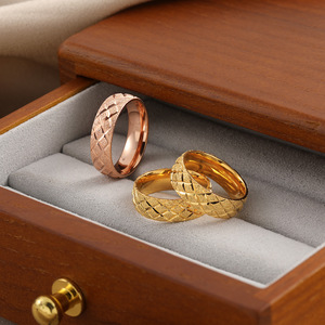 Cổ Điển Mờ Lấp Lánh Chữ Thập Kim Cương Hình Vòng Thời Trang Titan Thép Vàng Nhẫn Cho Cô Gái - Product Image 2